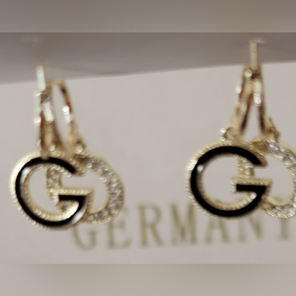 DOUBLE G LETTER EARRINGS. - Picture 8 of 10